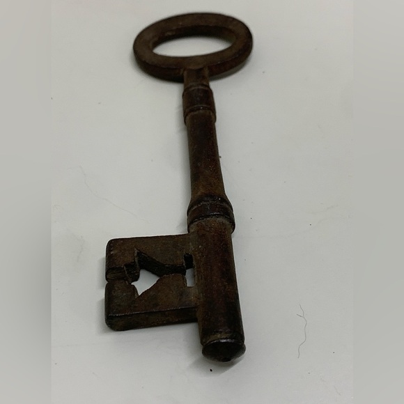 Vintage 1800s 19th Century Antique Solid Barrel Hand Wrought Iron Skeleton Key - Picture 6 of 16
